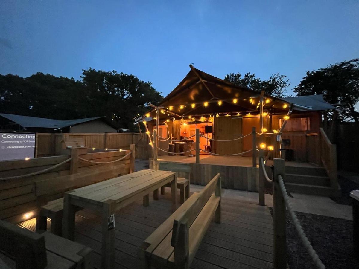 Jungle Book Safari Tent Tenby Exteriér fotografie
